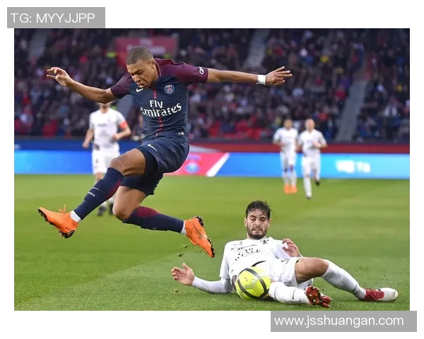 梅斯主场迎战巴黎圣日耳曼力争打破连败局面全力争胜